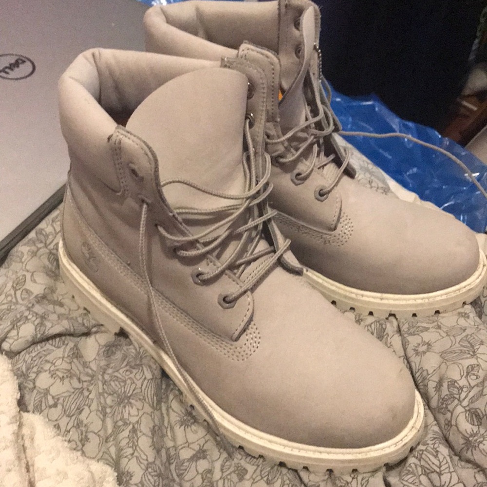 Urban outfitters x Timberland boot grey and white